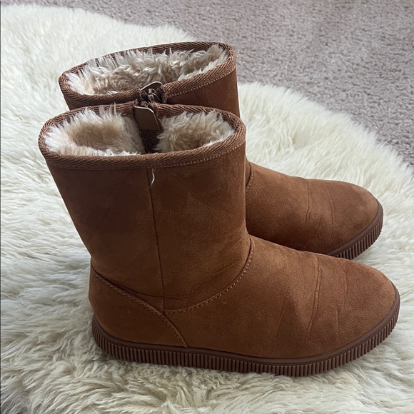 Cat & Jack Other - Cat and Jack Shearling Boots Size 1